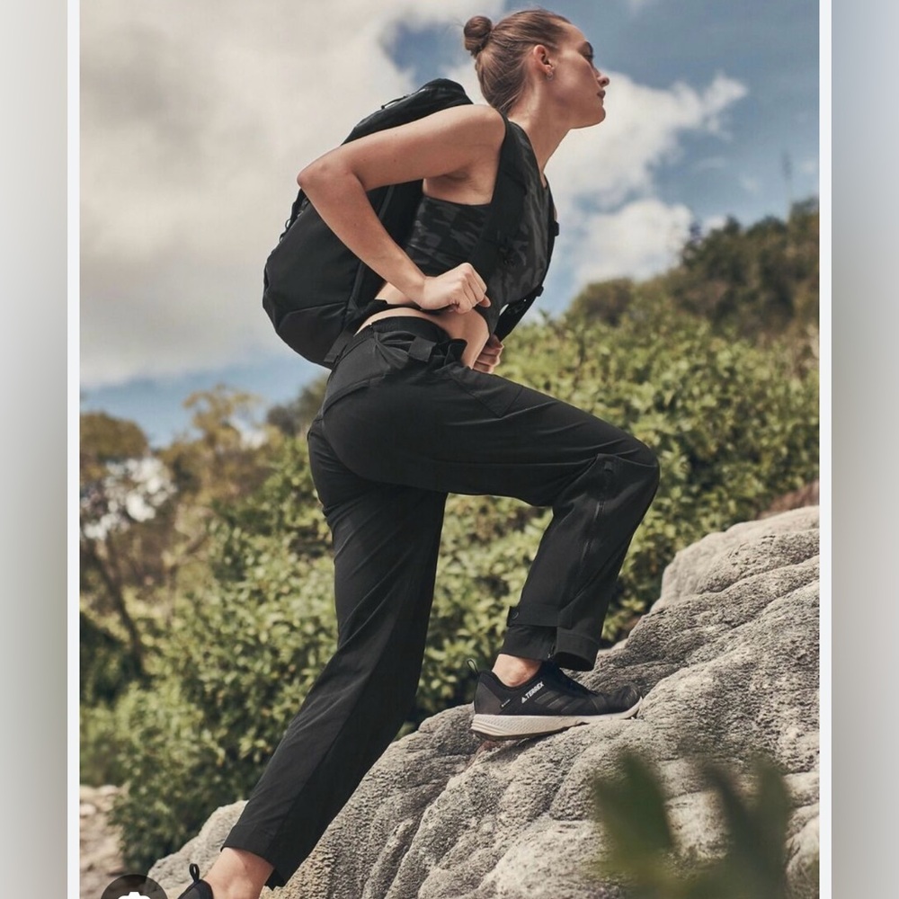 Athleta Black and Charcoal Camouflage Crop Top - Picture 4 of 7
